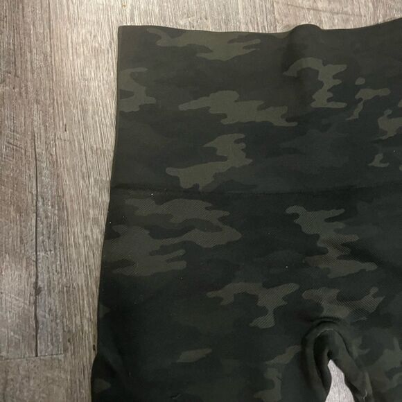 Spanx Look at Me Now Seamless Leggings Green Camo Print High Waisted Size S - Picture 3 of 7